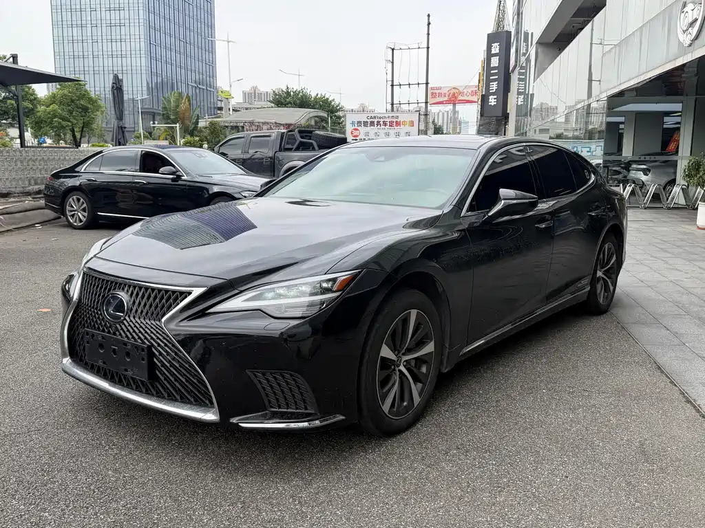 Lexus LS