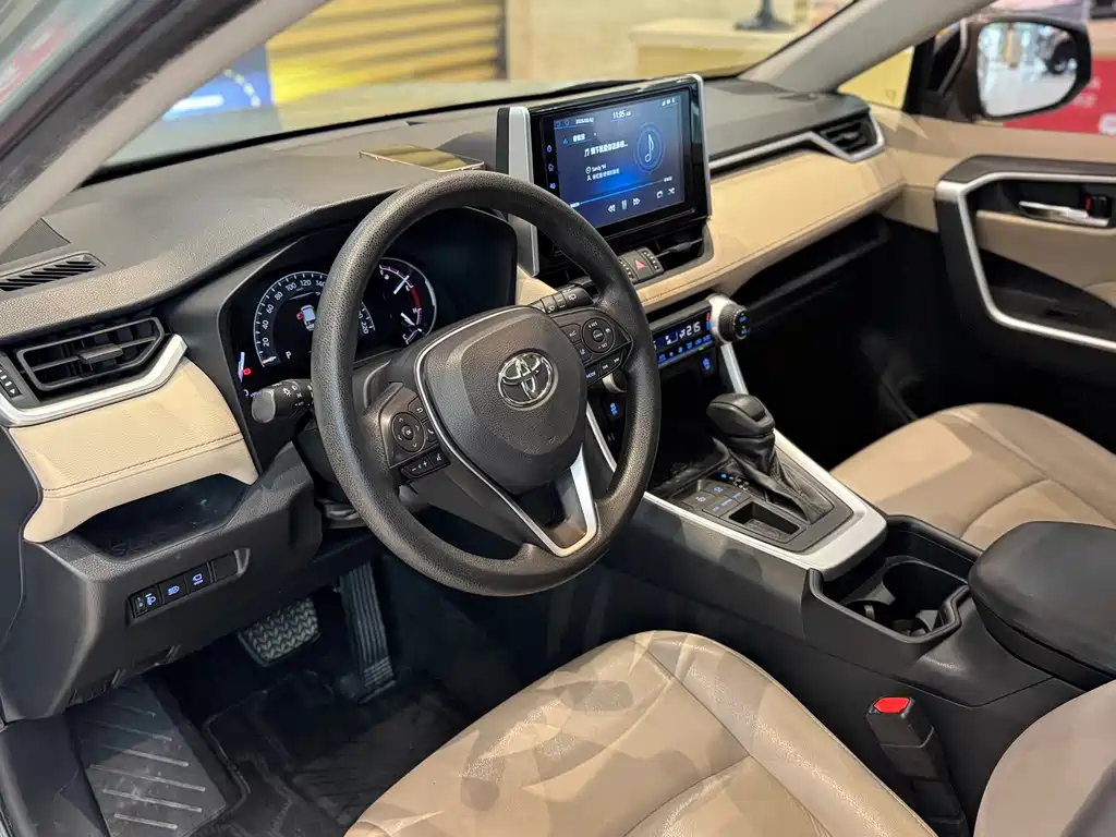 Toyota RAV4 — миниатюра 8