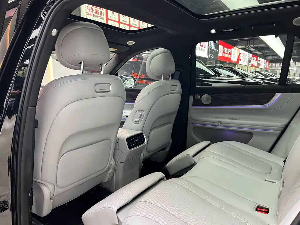 AITO ASK THE WORLD M9