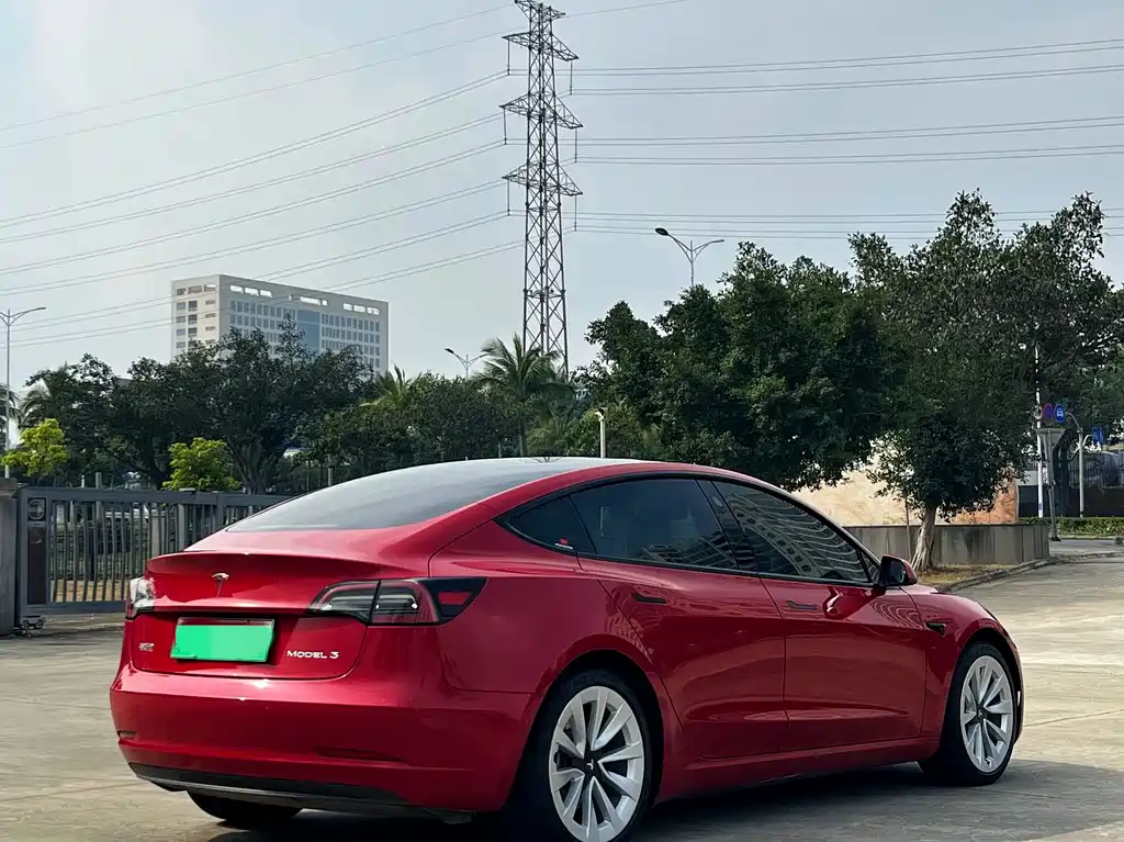 TESLA MODEL 3
