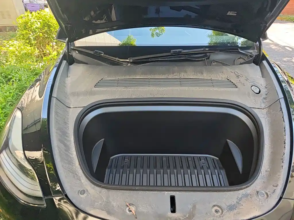 Tesla Model Y — миниатюра 22
