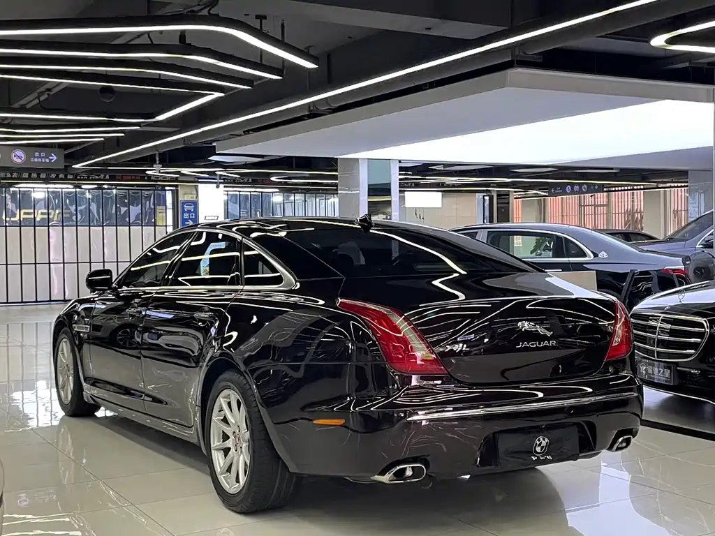 Jaguar XJ — миниатюра 6