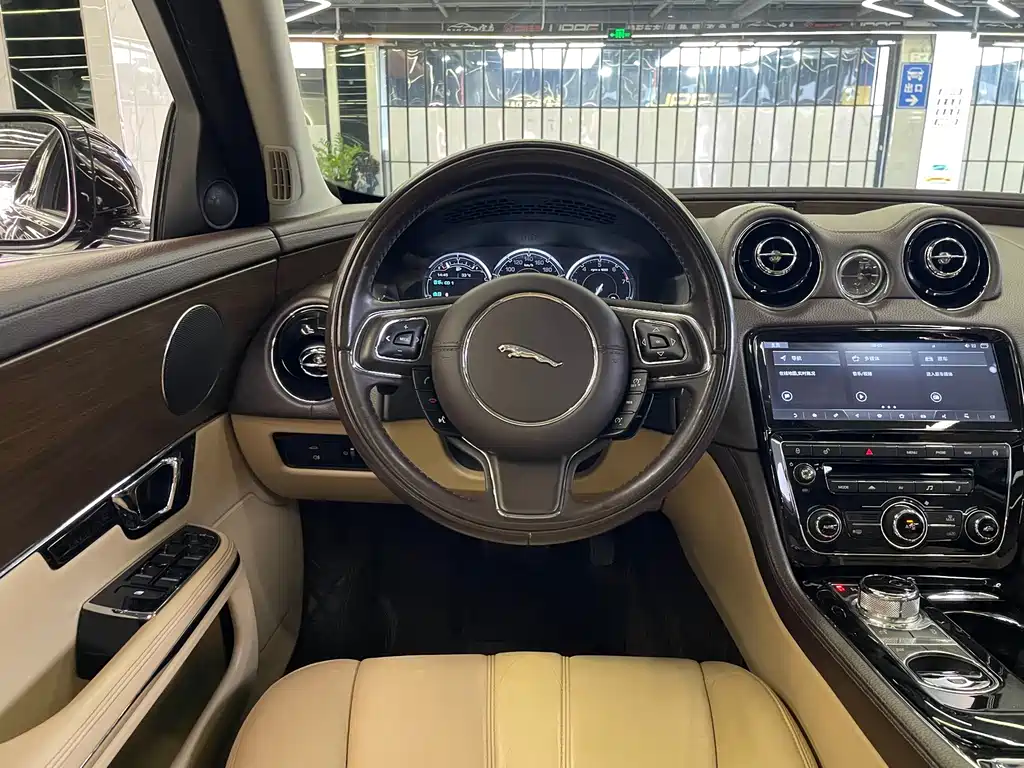 Jaguar XJ — миниатюра 12