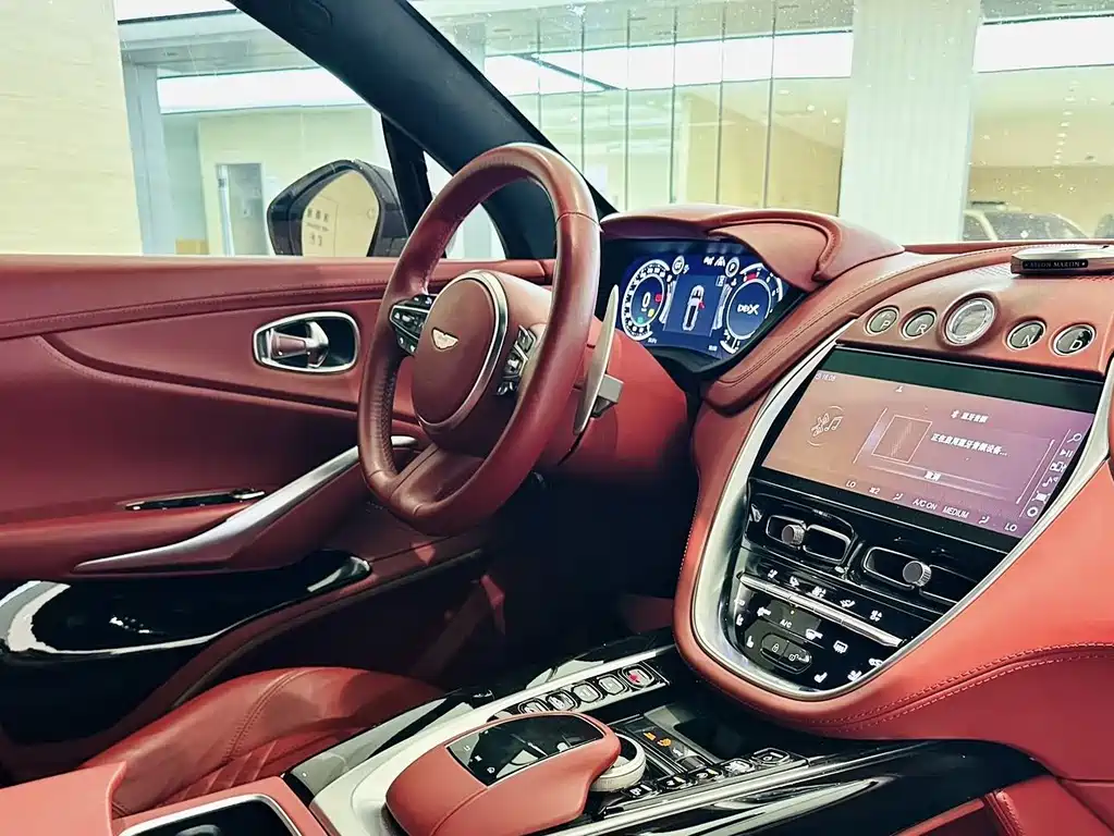 Aston Martin DBX 2022 4.0T V8
