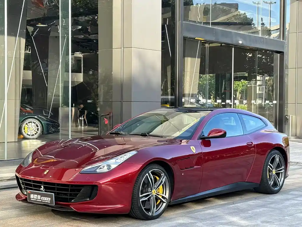 FERRARI GTC4LUSSO