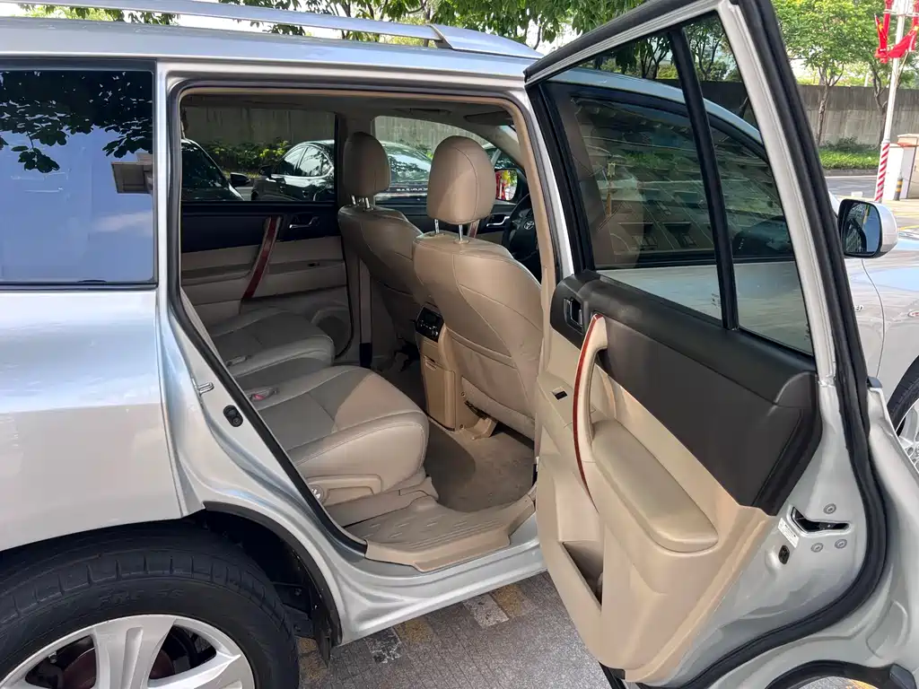 Toyota Highlander 2009 2.7L 7 мест