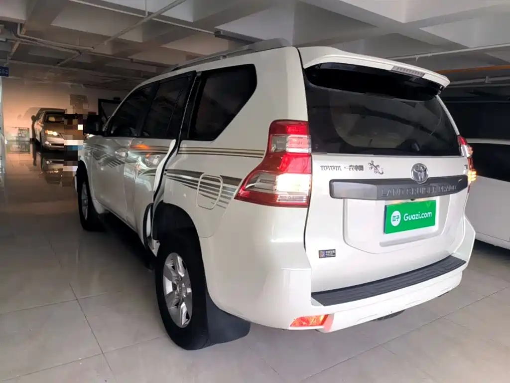 Toyota Land Cruiser Prado 2015 2.7L AT Luxury