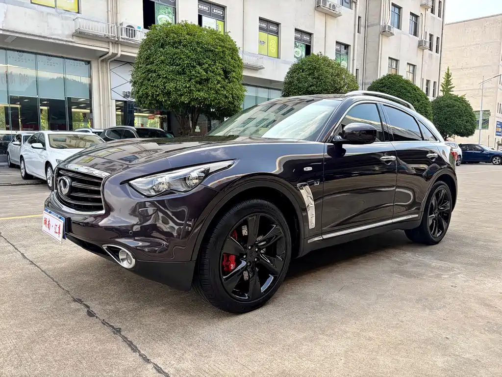 Infiniti QX70