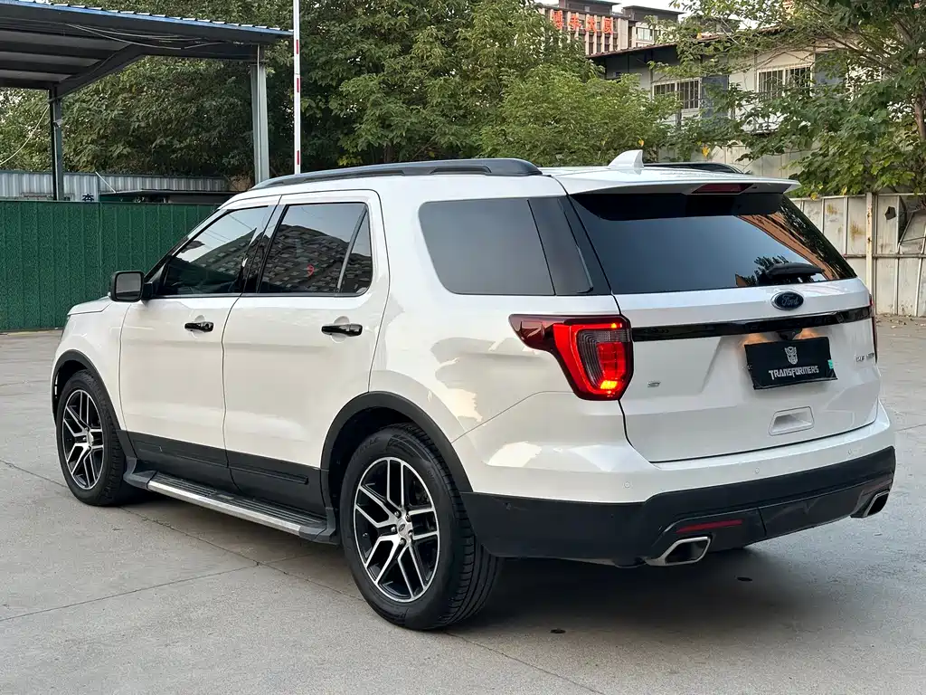 Ford Explorer (Import) — миниатюра 5