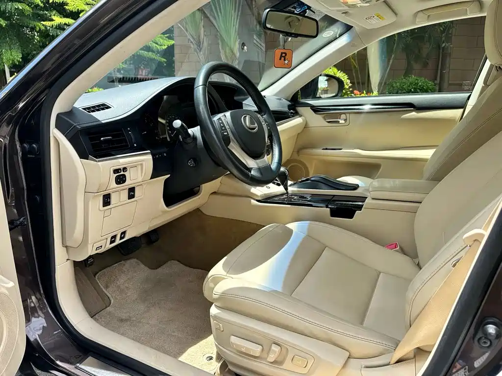 Lexus ES — миниатюра 8