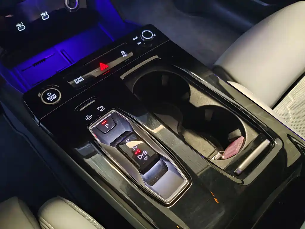 Audi Q6L e-tron — миниатюра 12