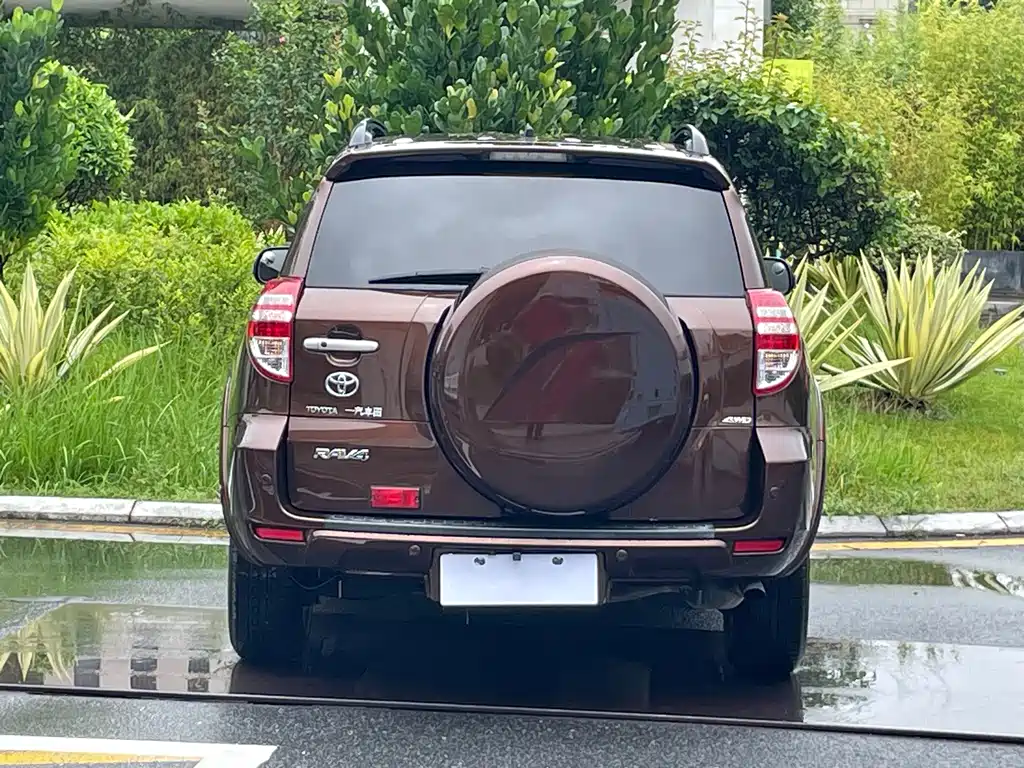 Toyota RAV4 — миниатюра 5