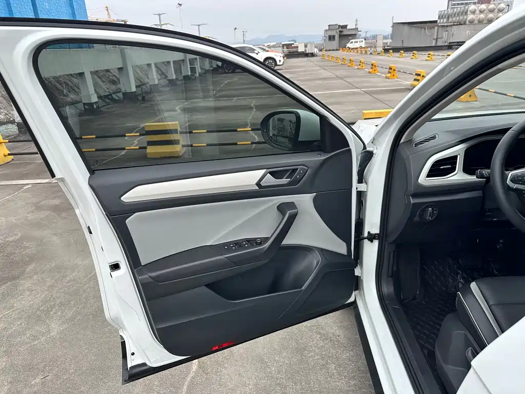 Volkswagen T-Roc — миниатюра 15