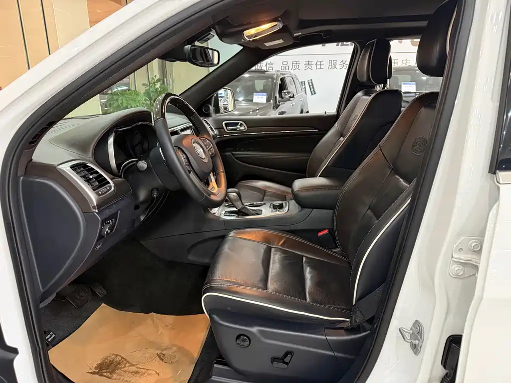 Jeep Grand Cherokee (Import) — миниатюра 10