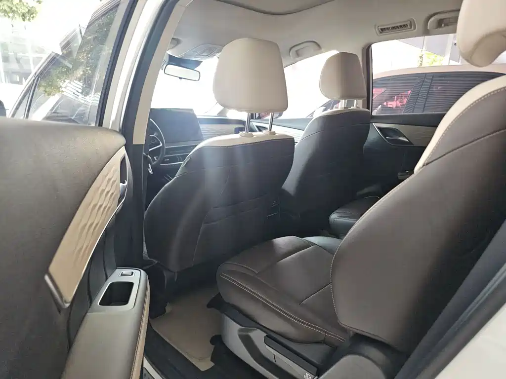 BYD MAX New Energy — миниатюра 6