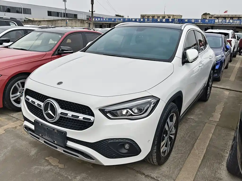 MERCEDES-BENZ GLA
