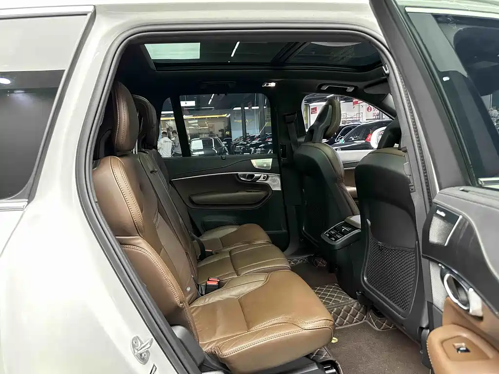 Volvo XC90 2022 B6 Luxury 7 мест