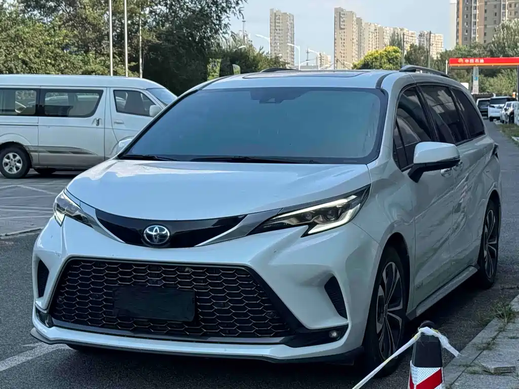 Toyota Granvia 2023 2.5L Luxury PLUS