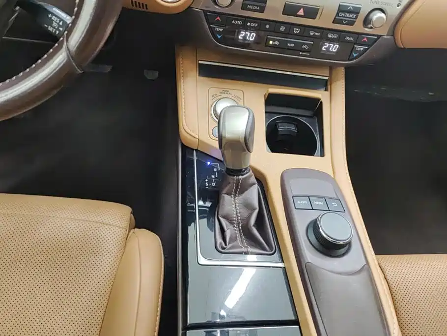 Lexus ES 200 Elite Edition, фото 16