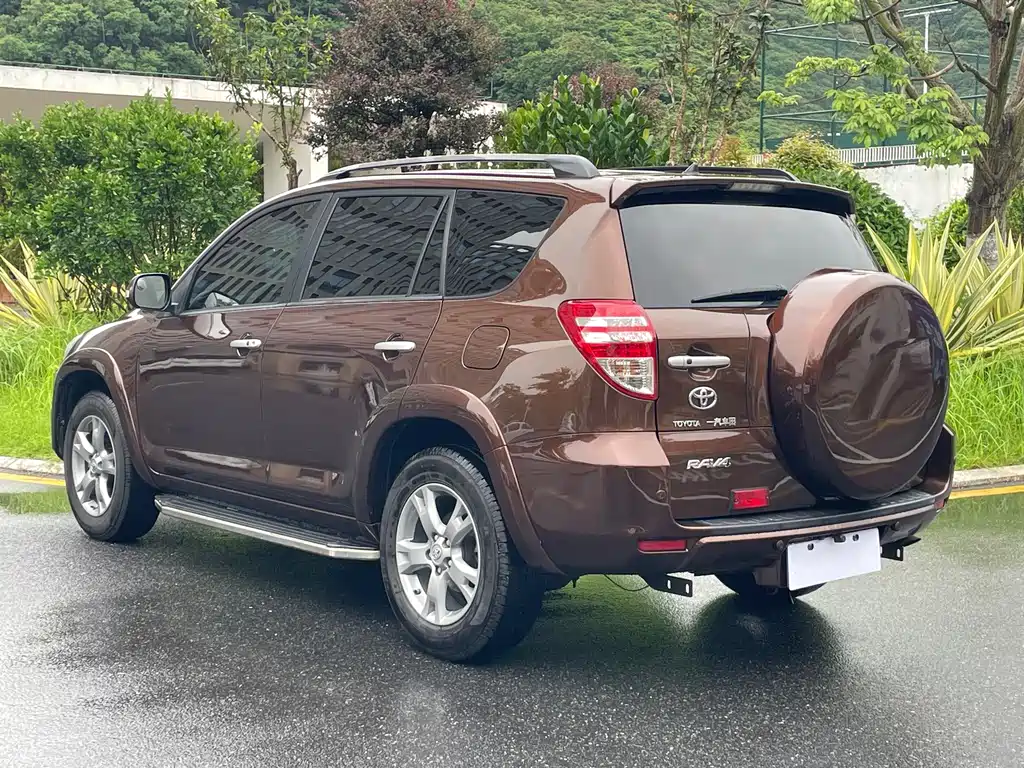 Toyota RAV4 — миниатюра 4