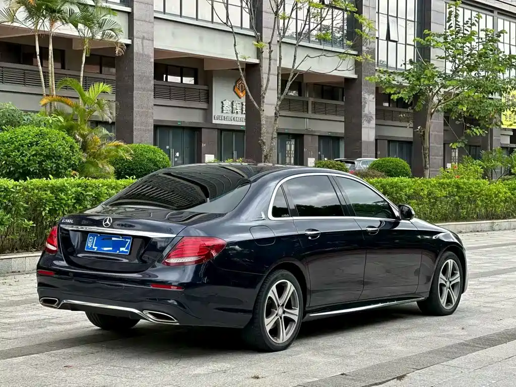 Mercedes-Benz E-Class — миниатюра 6