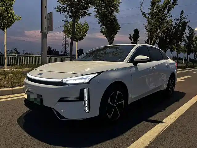 2025 Geely Galaxy L6