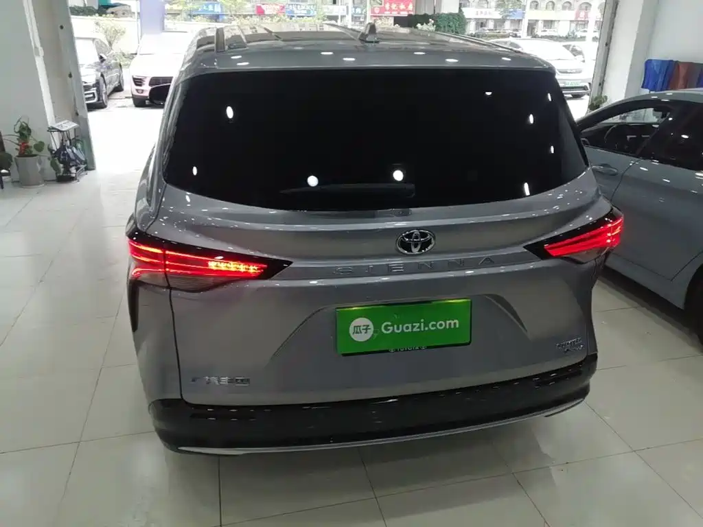 Toyota Sienna — миниатюра 6