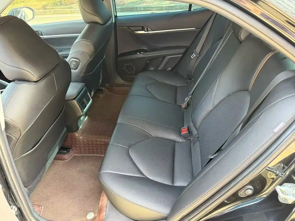Toyota Camry — миниатюра 6