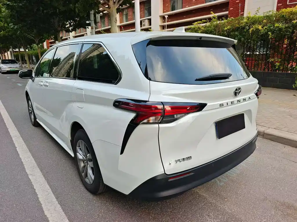 Toyota Sienna — миниатюра 7