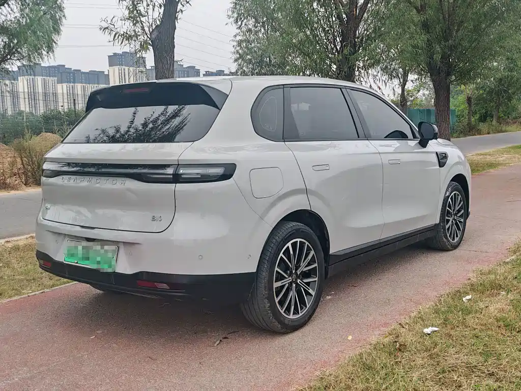Leapmotor Leapmotor B10 — миниатюра 4