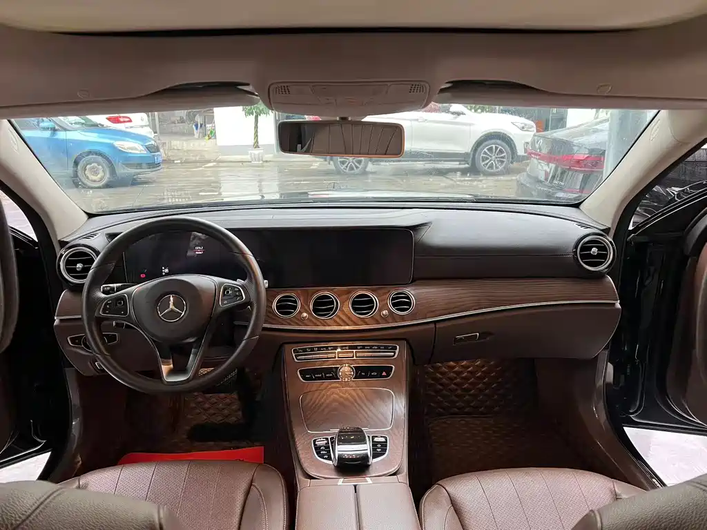 MERCEDES-BENZ E CLASS