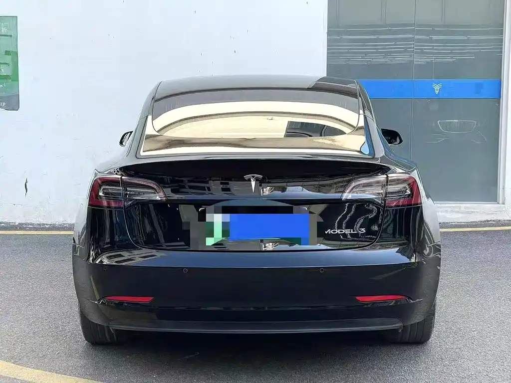 Tesla Model 3 — миниатюра 6