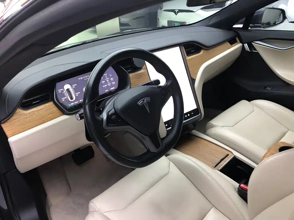 Tesla Model S — миниатюра 9