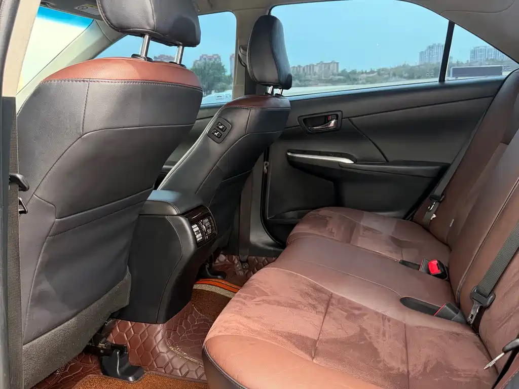 Toyota Camry 2016 2.0G Luxury