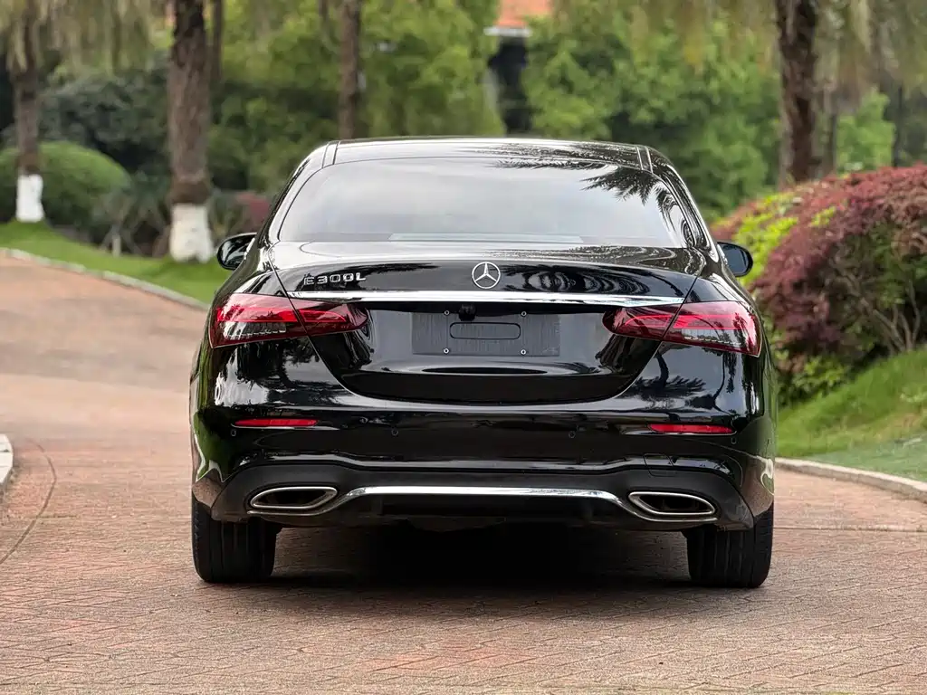 Mercedes-Benz E-Class — миниатюра 13