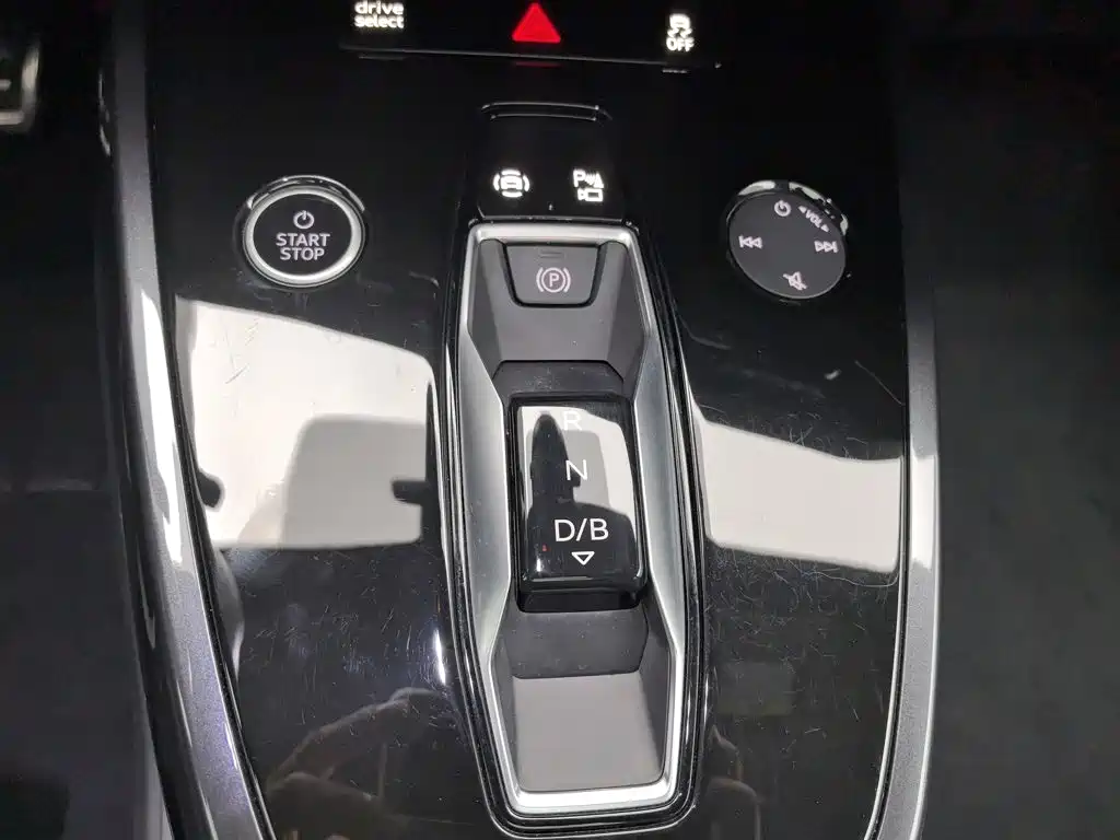 Audi Q4 e-tron — миниатюра 13