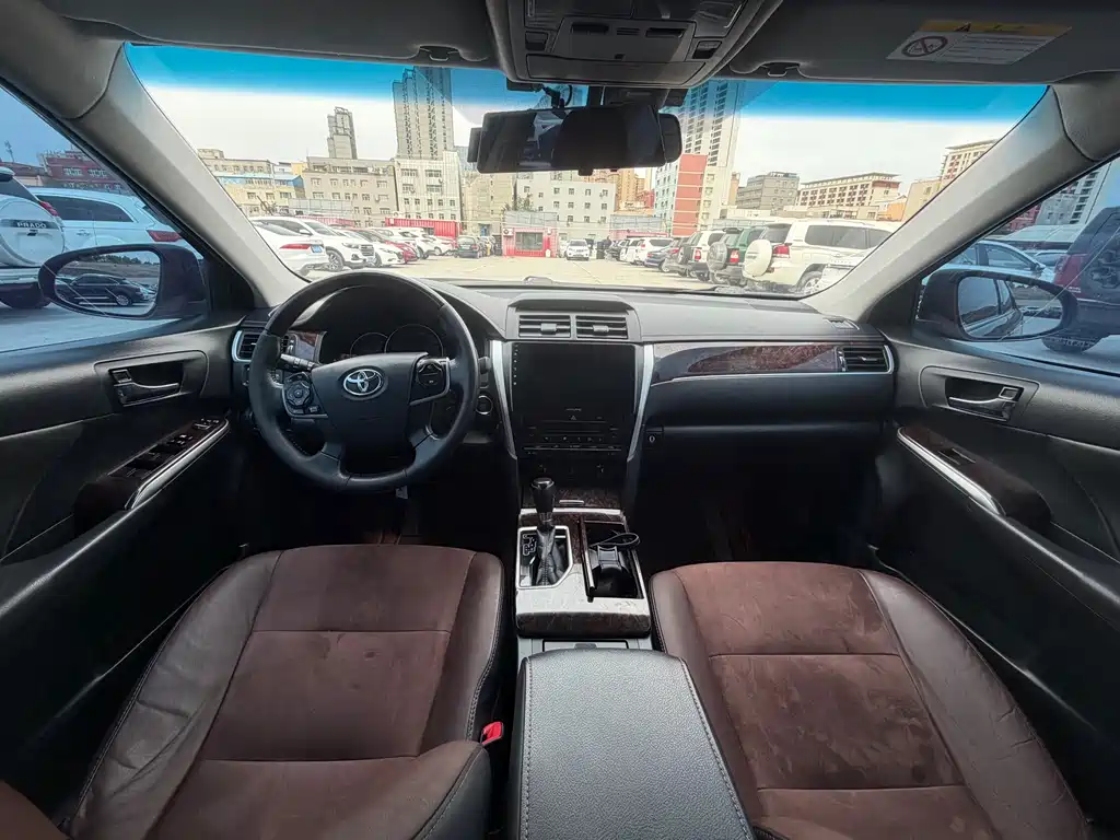 Toyota Camry 2016 2.0G Luxury