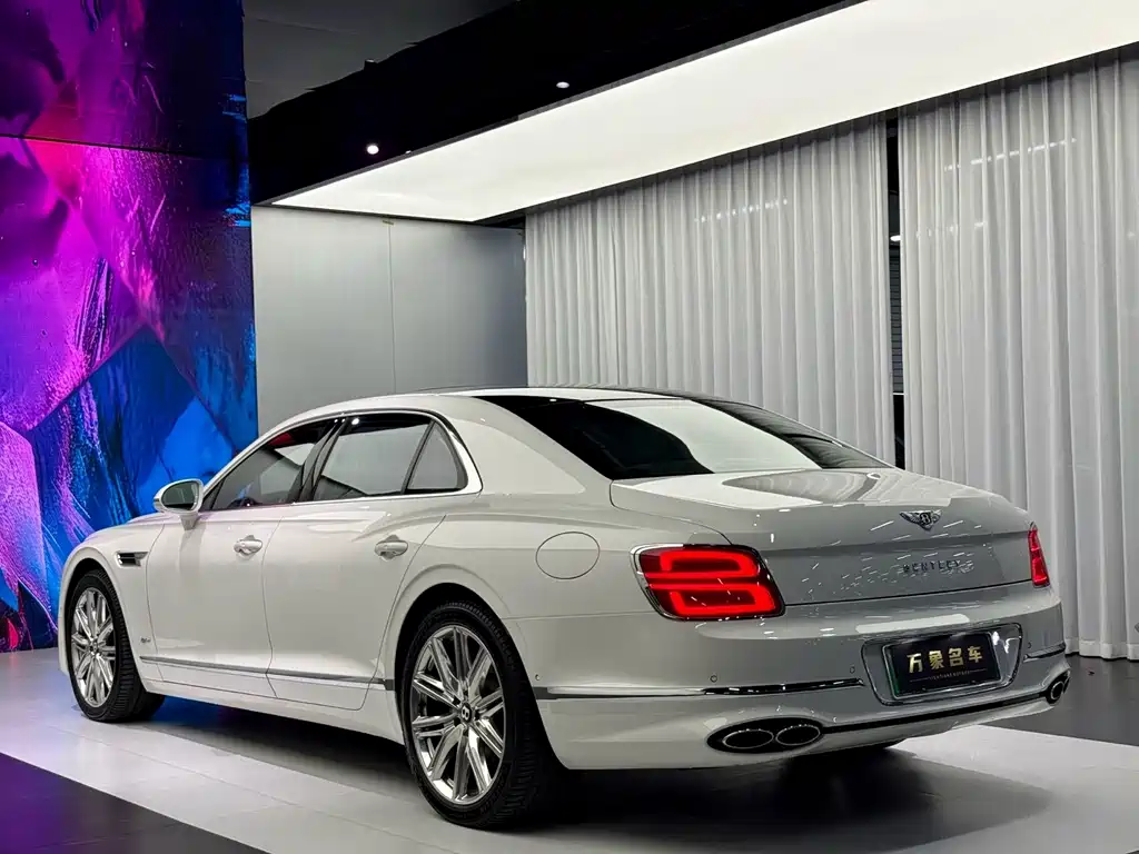 Bentley Flying Spur PHEV — миниатюра 4