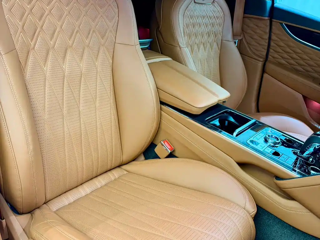 Bentley Flying Spur PHEV — миниатюра 24