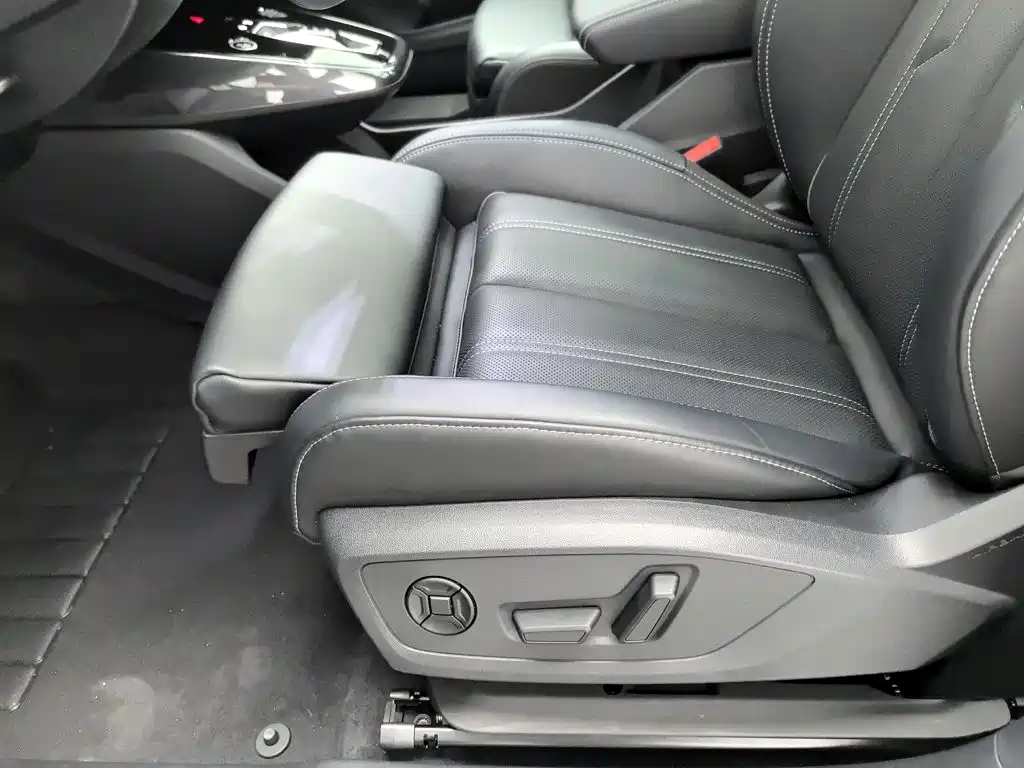 Audi Q4 e-tron — миниатюра 20