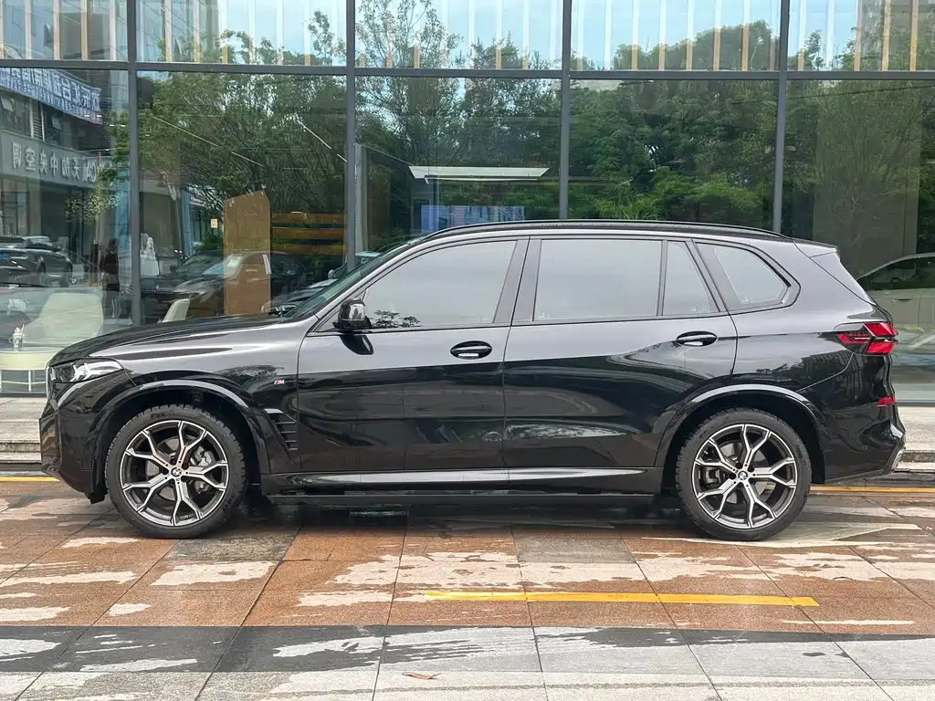 BMW X5 2023 xDrive 30Li Premium M Sport
