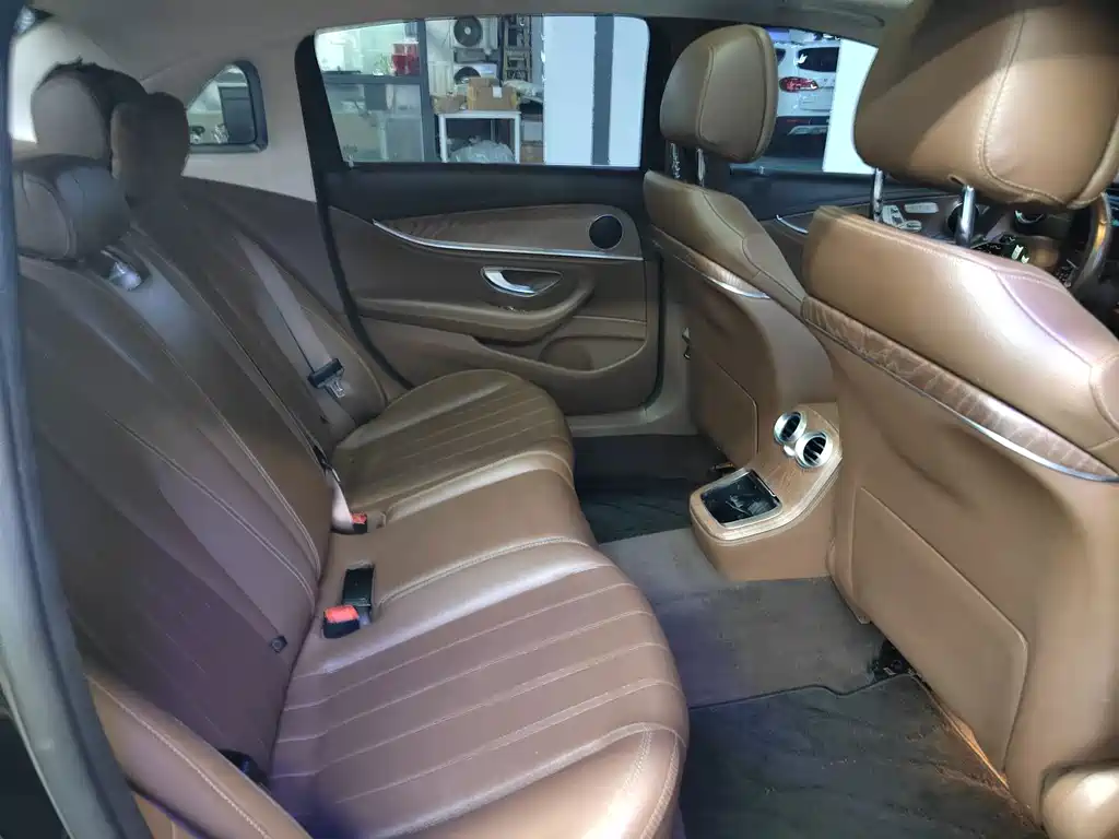 Mercedes-Benz E-Class — миниатюра 10