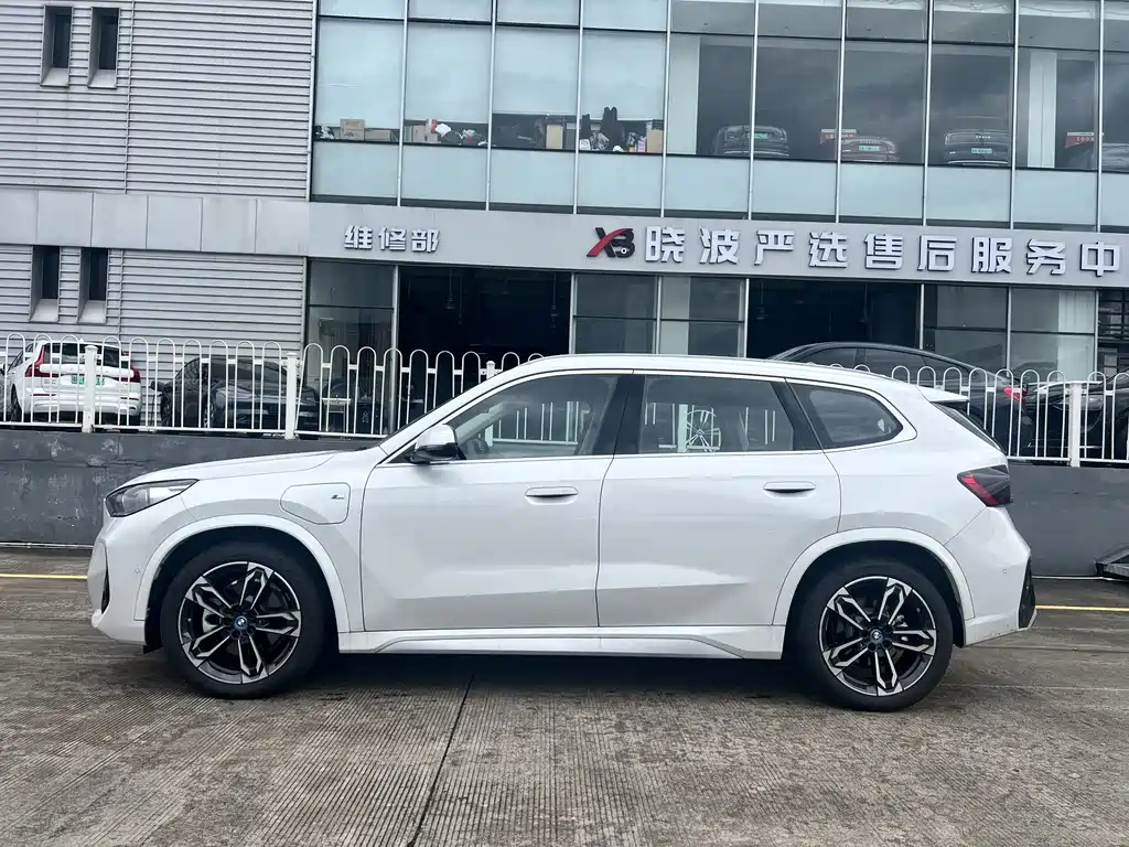 BMW iX1 — миниатюра 4