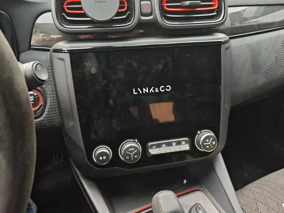 Lynk & Co 02 Hatchback — миниатюра 13