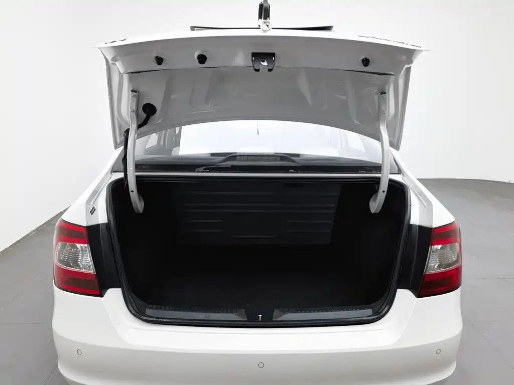 Skoda Rapid — миниатюра 16