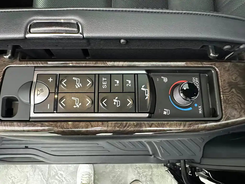Toyota Alphard — миниатюра 14