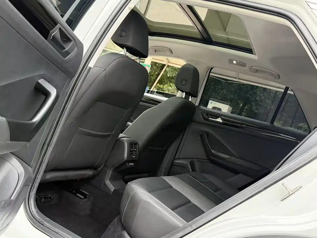 Volkswagen T-Roc 2022 280TSI DSG PLUS
