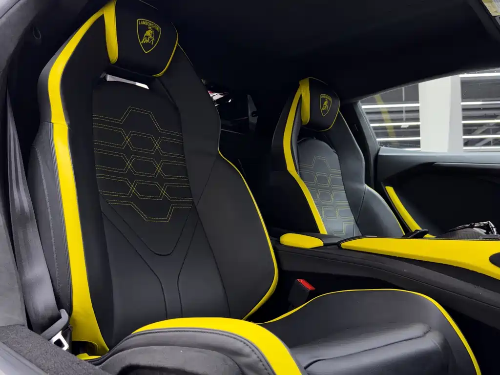 Lamborghini Revuelto — миниатюра 19