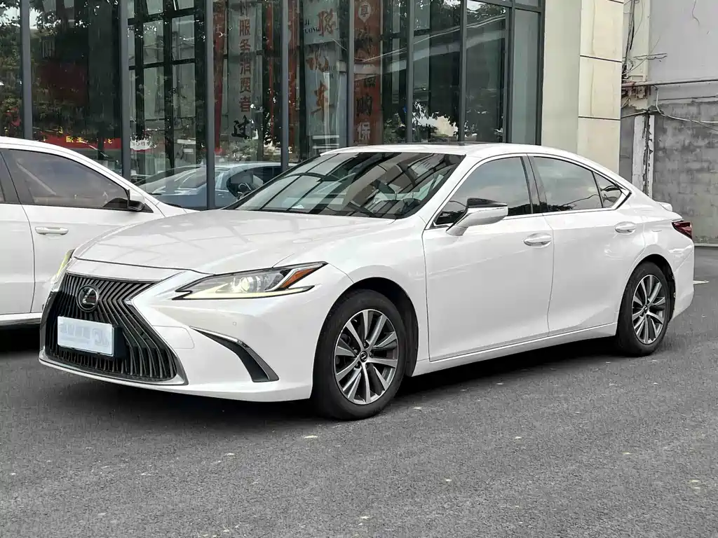 Lexus ES 2021