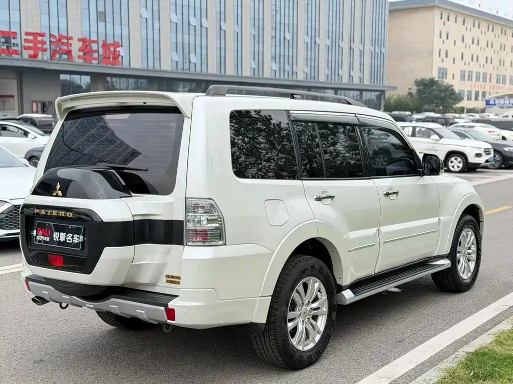 Mitsubishi Pajero (Import) — миниатюра 9